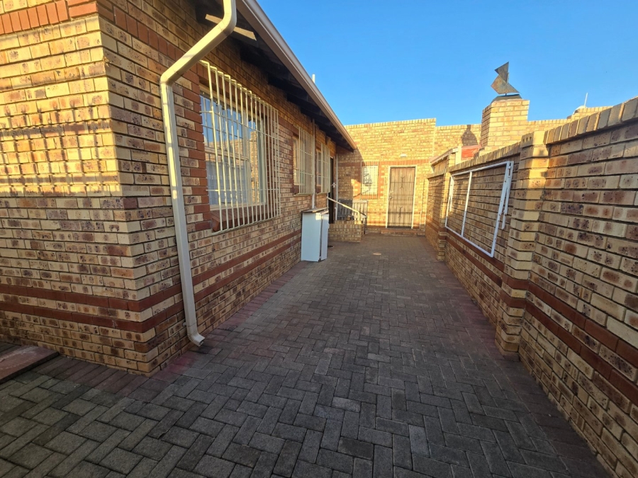 2 Bedroom Property for Sale in Uitsig Free State